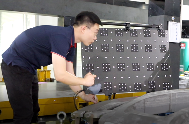 CMM แบบพกพาสำหรับการตรวจวัดชิ้นส่วนขนาดใหญ่