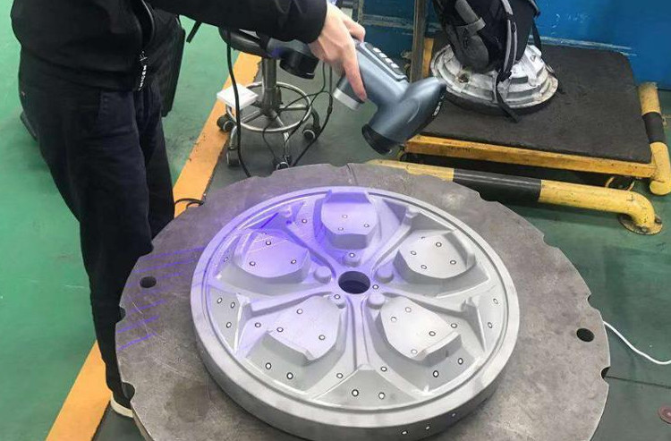 สแกนเนอร์ 3 มิติสำหรับการออกแบบและสร้างแบบจำลอง 3 มิติ